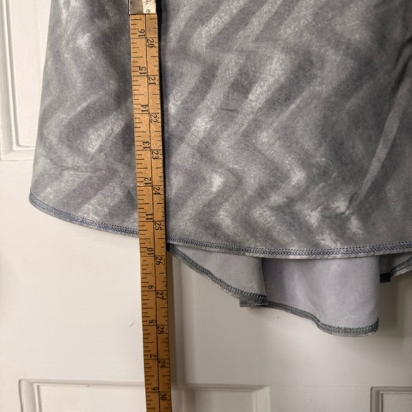 lululemon athletica Venus Gray Chevron Tank Top - Picture 9 of 10